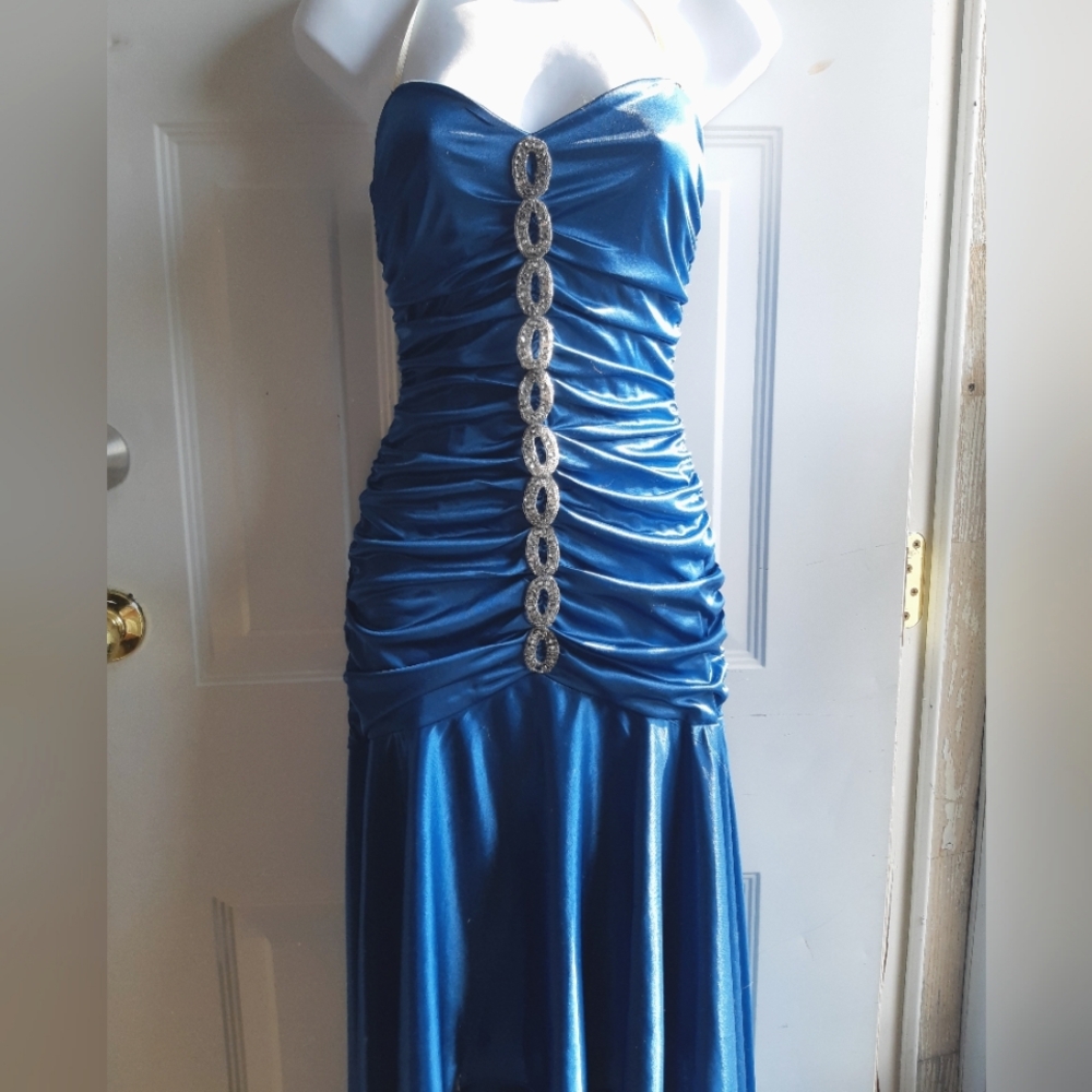Mermaid Style Dress - Picture 12 of 15